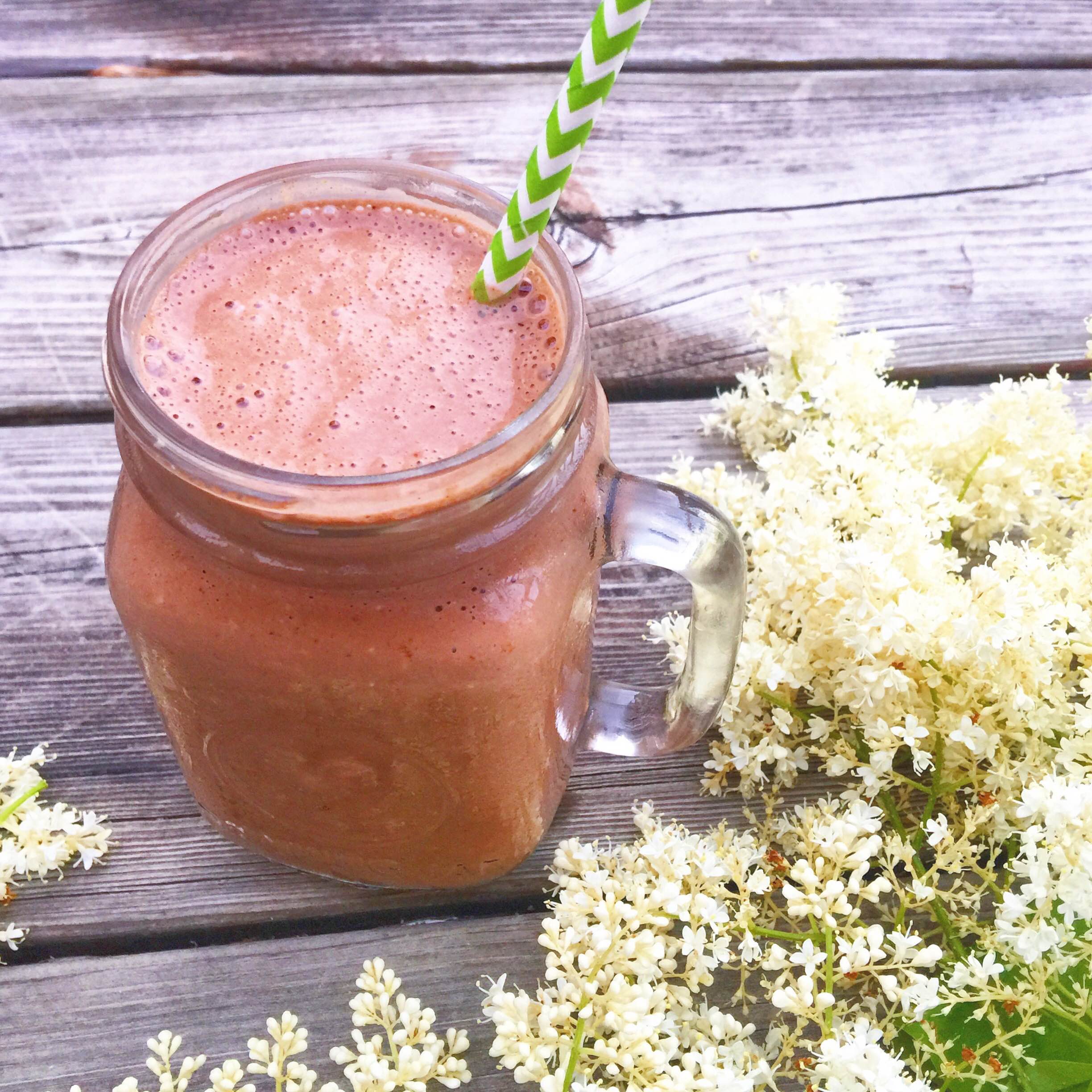 Creamy Raw Cacao, Almond Butter & Oats Smoothie