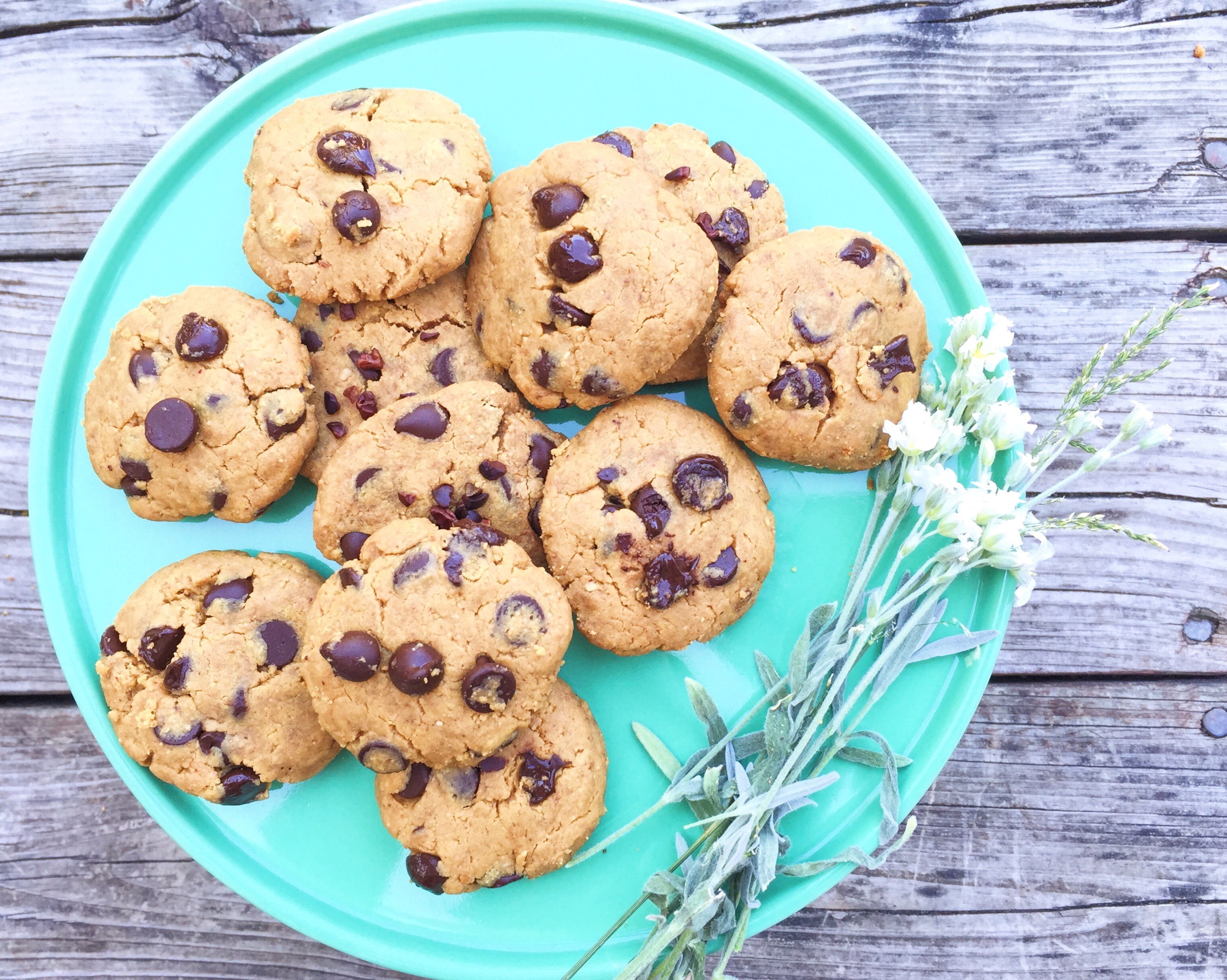 Flourless Peanut Butter and Chocolate Chip Cookies!