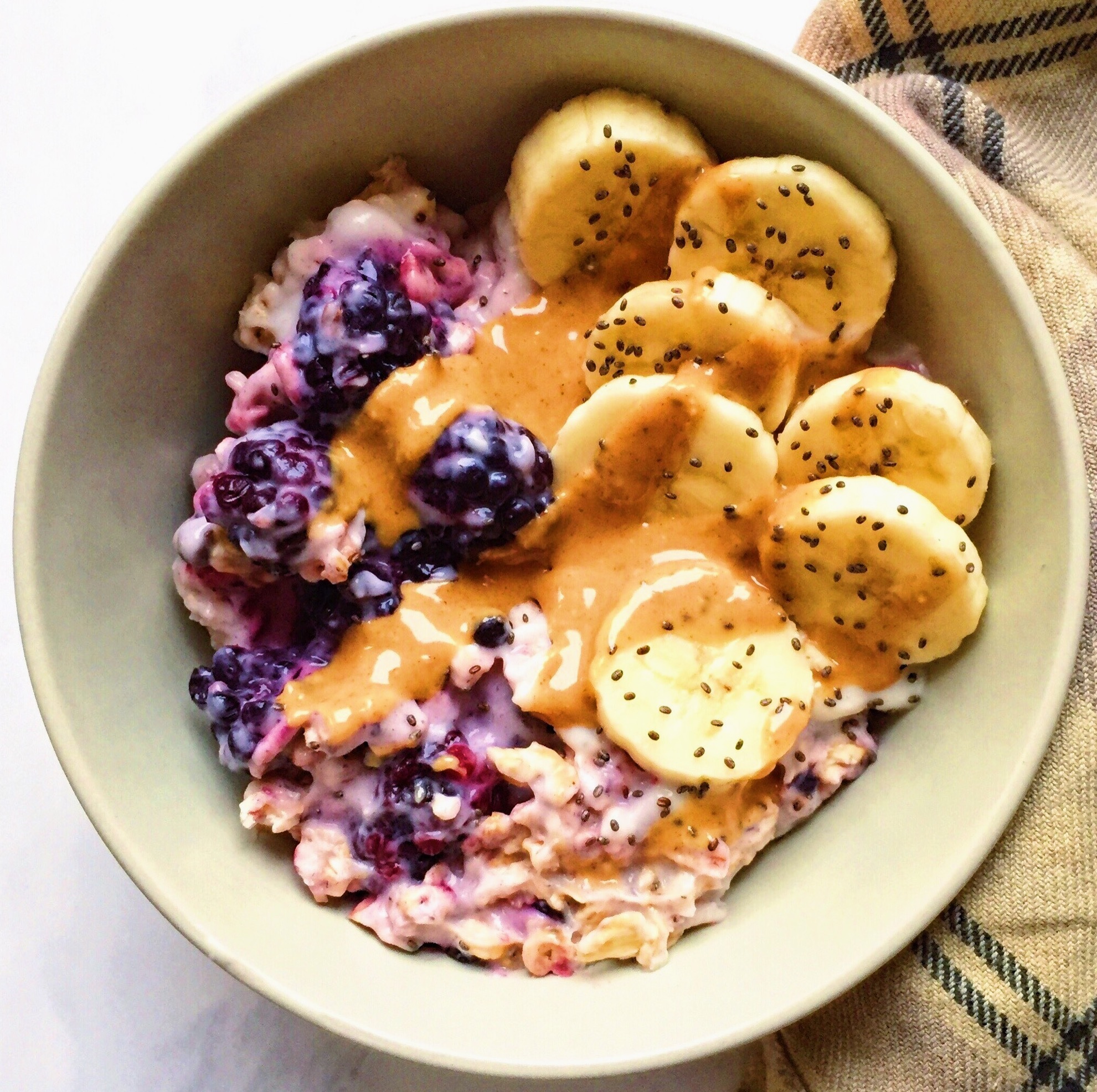 Blackberry Cheesecake Overnight Oats