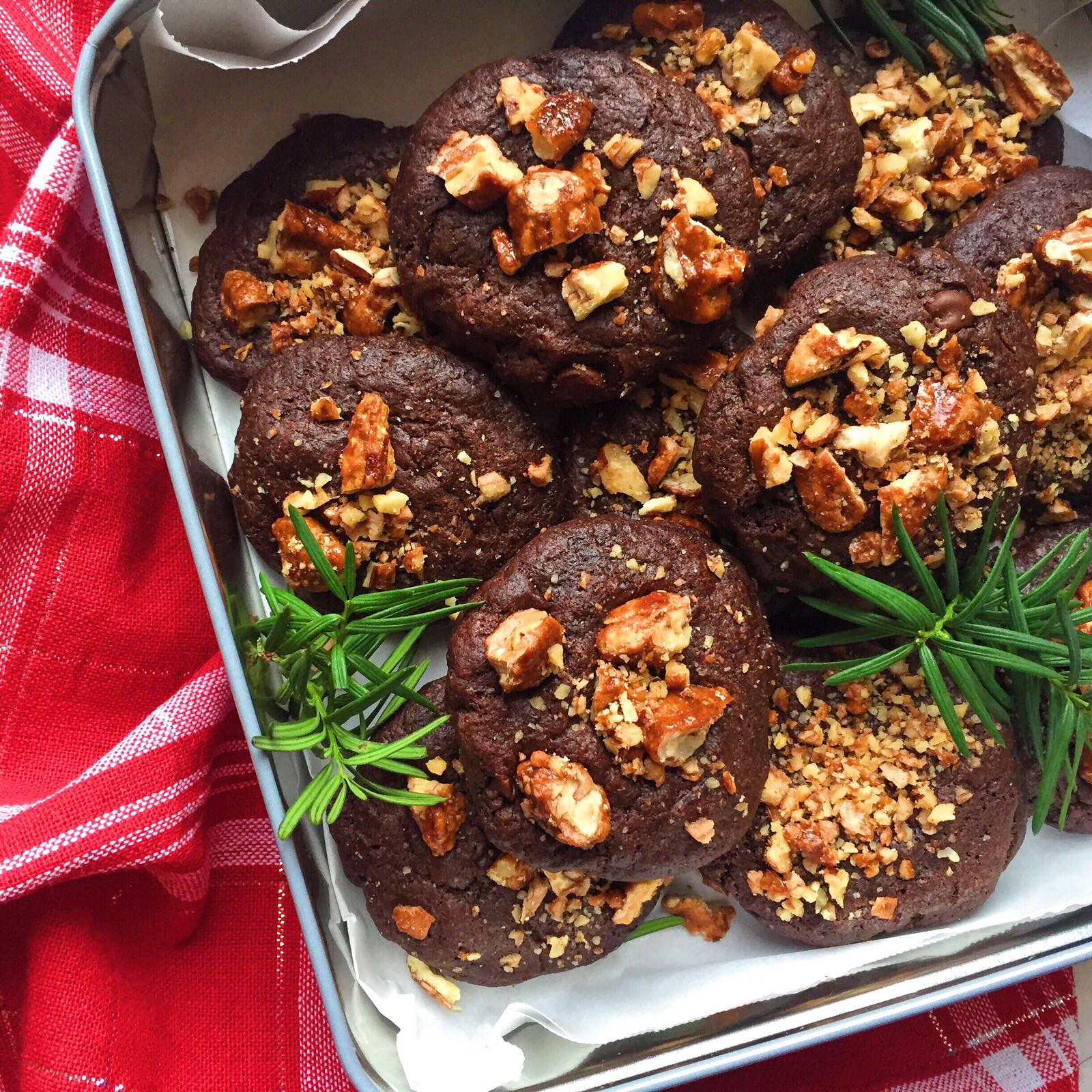 Almond Flour Chocolate Turtle Cookies
