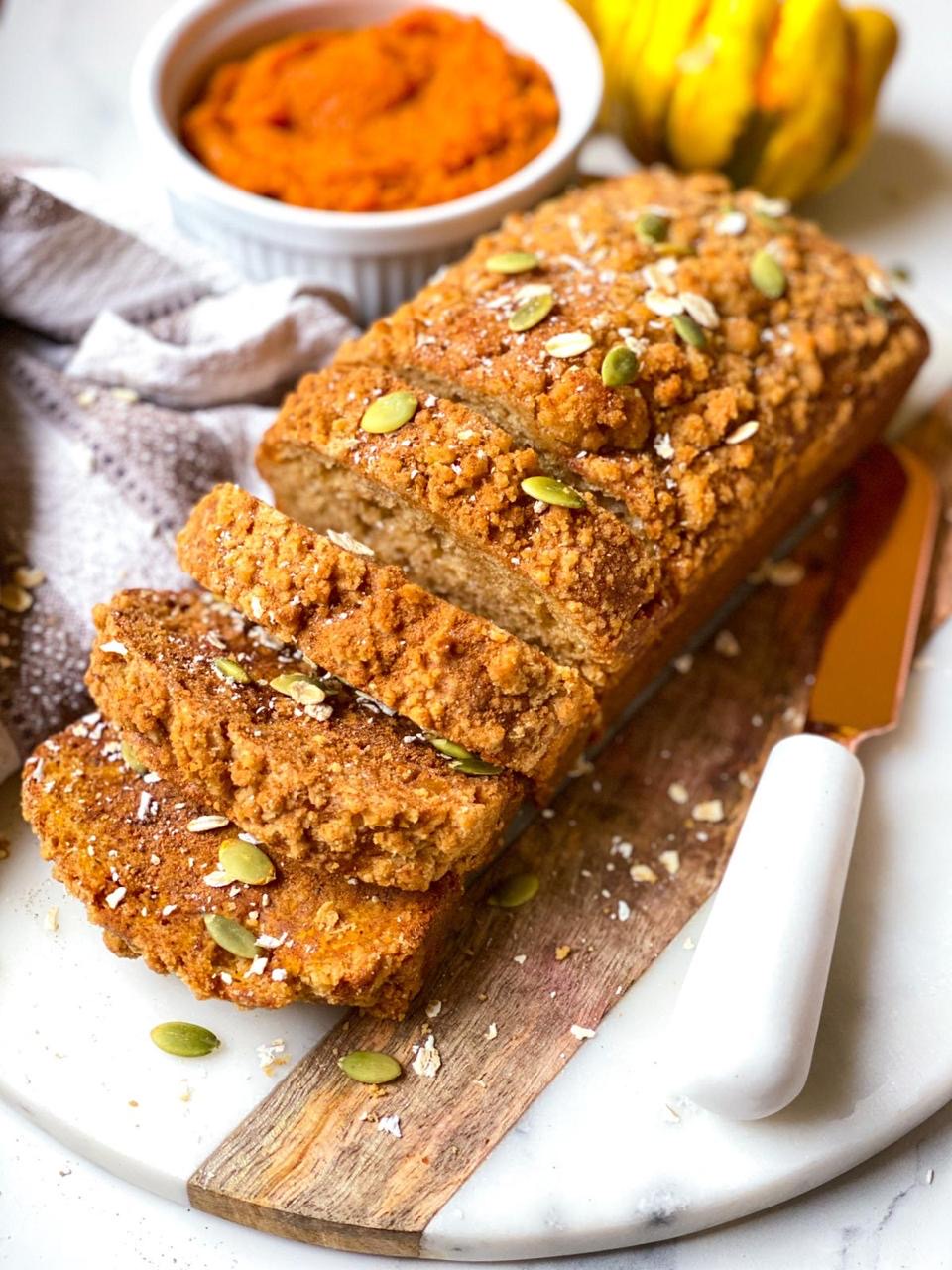 Pumpkin Bread with Cinnamon Sugar Crumb Topping